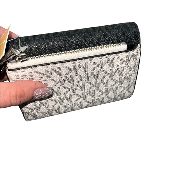 New black and white signature Michael Kors wallet tri fold wallet - Picture 6 of 6